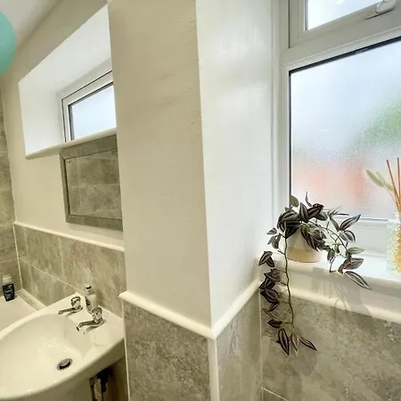 Charming 2Br Swinton House -Close To Manchester City Center Esterno foto